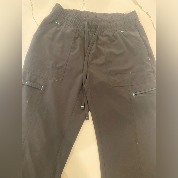 Scrubs shirt and pant set - Picture 1 of 3